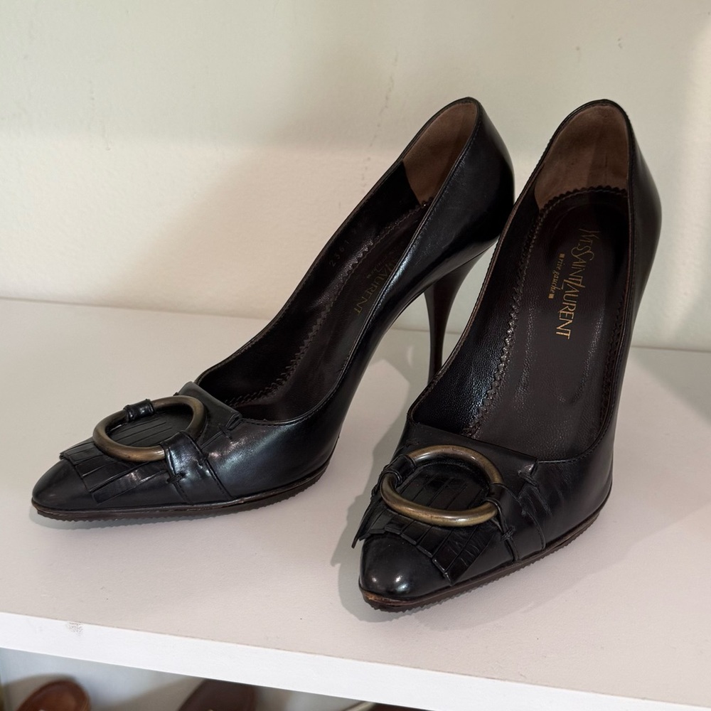 Yves Saint-Laurent Rive Gauche leather pumps with hardware and fringe